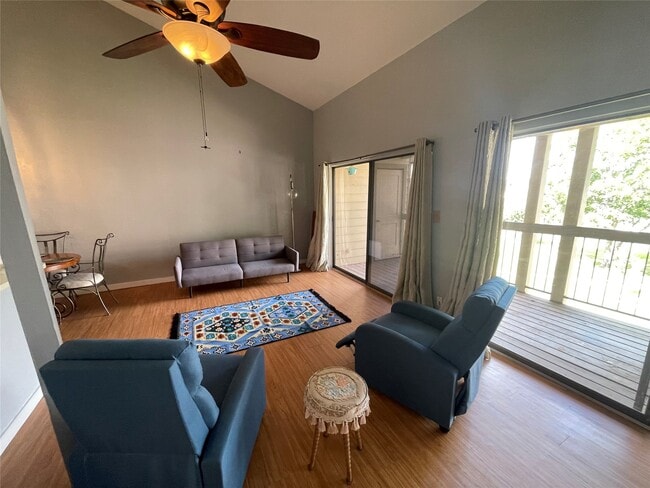 Foto del edificio - 204E Lakeview Ter