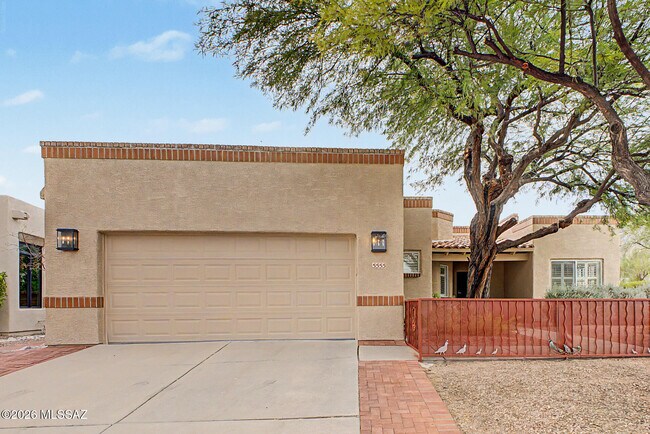 Foto del edificio - 5555 N Cres Ridge Dr