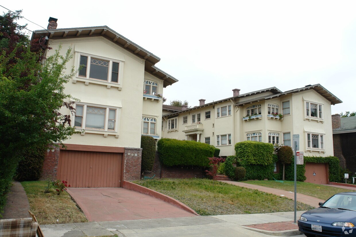 Primary Photo - Hillegass Court Apartments