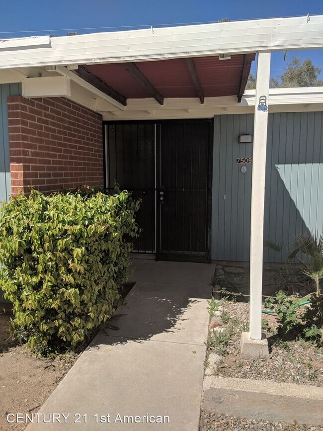Building Photo - 3 br, 2 bath House - 7509 E. GOLF LINKS RD.