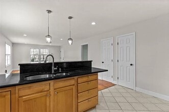 Building Photo - 23 Vaughan St