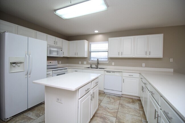 Foto del edificio - 2BD/2BA Patio Home Near NAS with Fenced Ya...