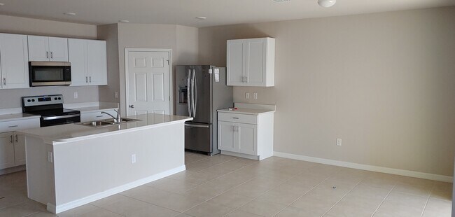 Building Photo - 25373 E Lenox Cir