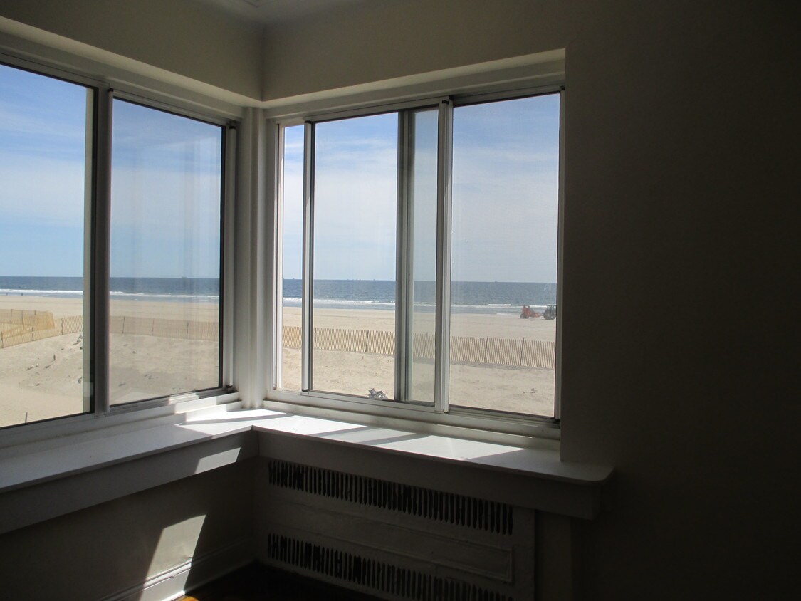 12220 Ocean Promenade Belle Harbor Unit 5C, Queens, NY 11694 Room