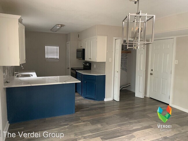 Foto del edificio - 3 br, 2 bath House - 3490 Bandera Rd.