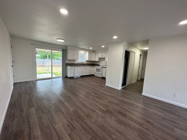 Foto del edificio - *COMING SOON* 3 Bedroom 1 Bath Single Fami...