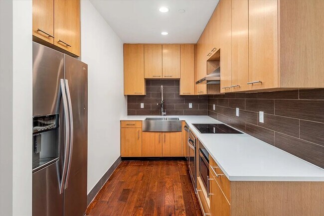 Foto del edificio - 42-60-60 Crescent St