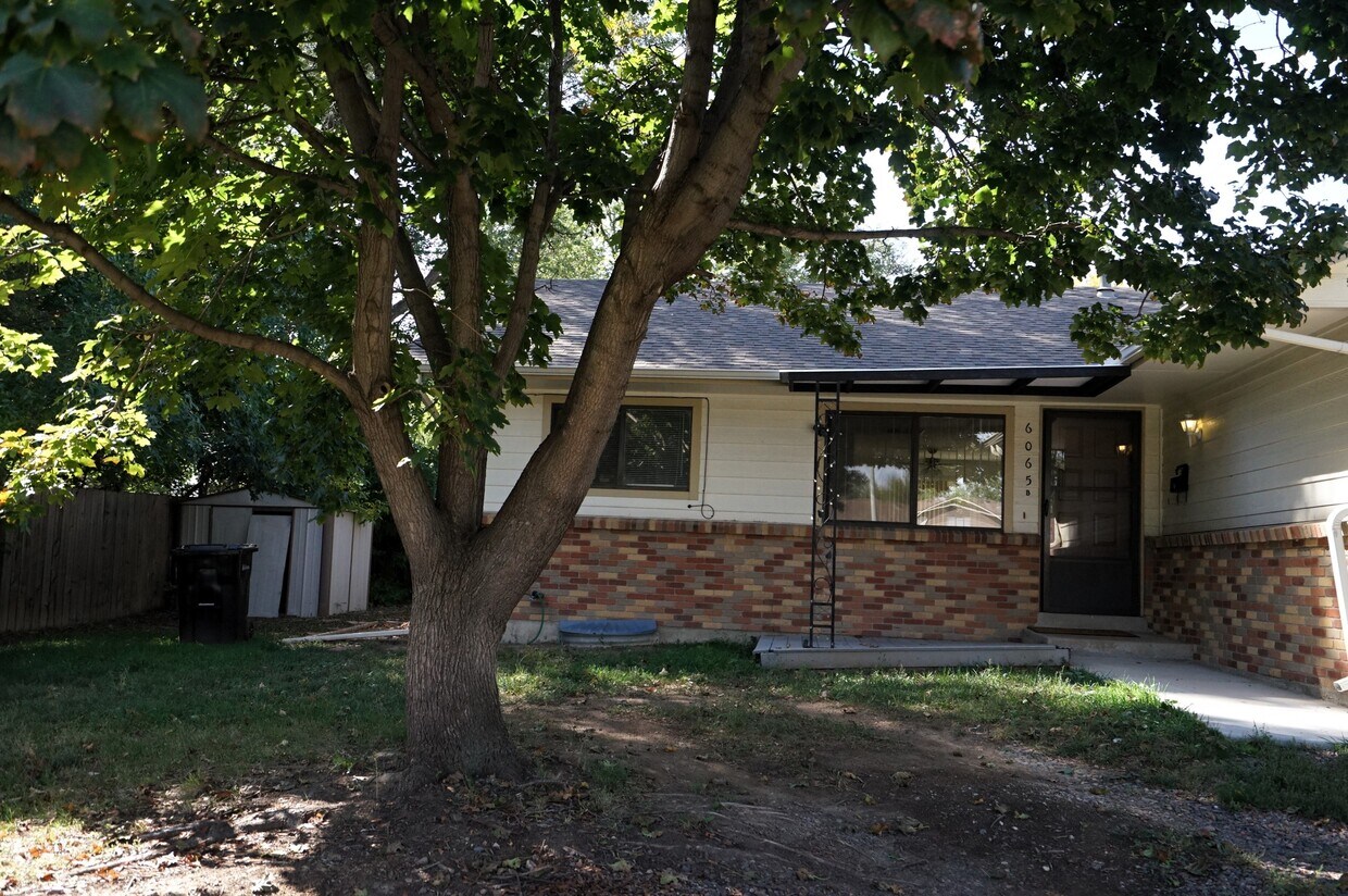 Foto principal - 6065 Otis St