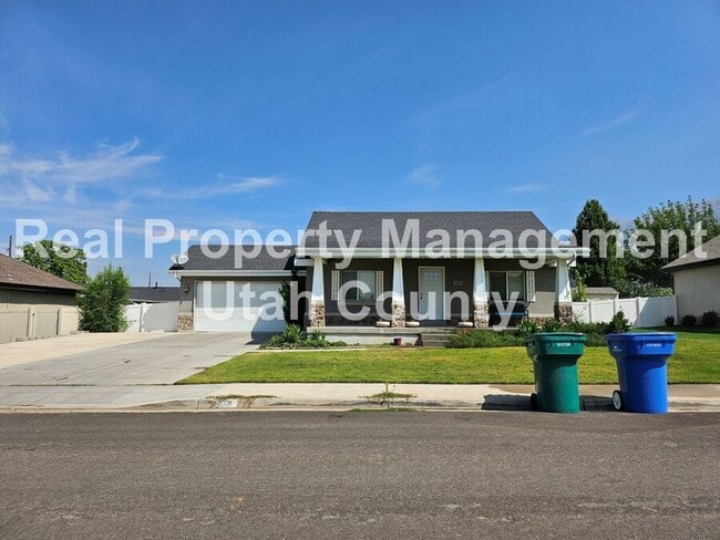 Building Photo - 930 1490 N