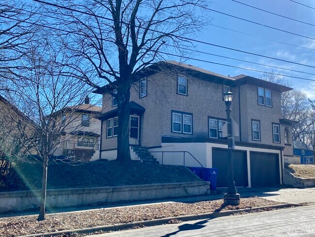 Foto del edificio - 1817 Englewood Ave
