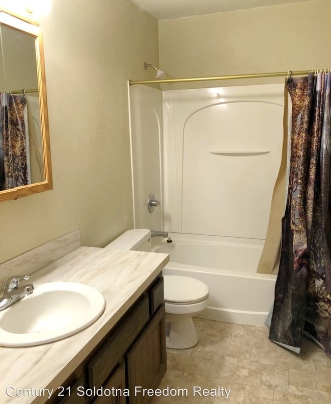 Building Photo - 1207 4th Ave