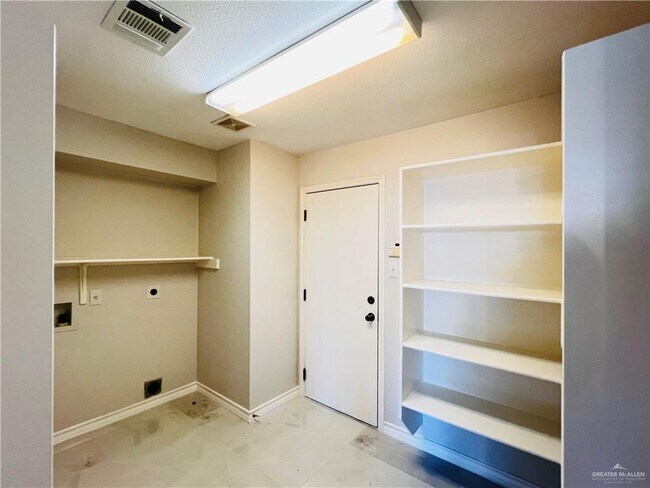 Building Photo - 4209 Santa Fe St
