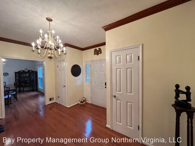 Building Photo - 3 br, 3.5 bath House - 6001 River Forest Dr