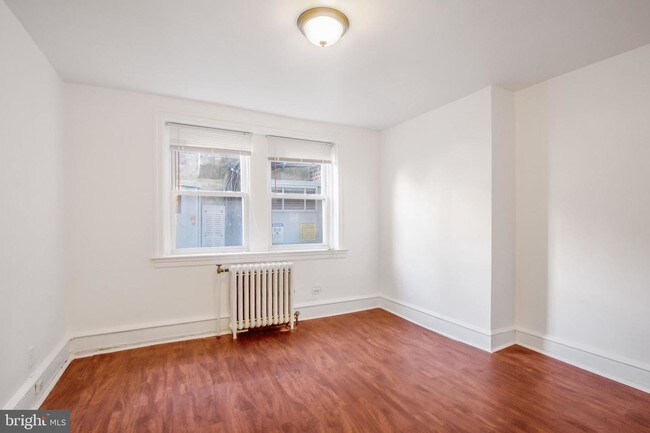 Foto del edificio - 6024 Larchwood Ave