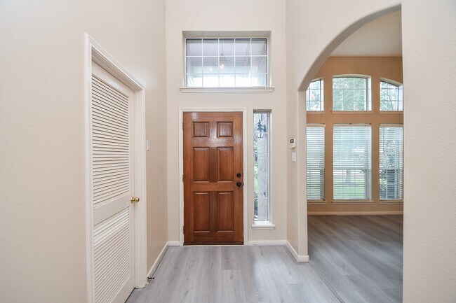 Foto del edificio - 15114 Snow Hill Ct
