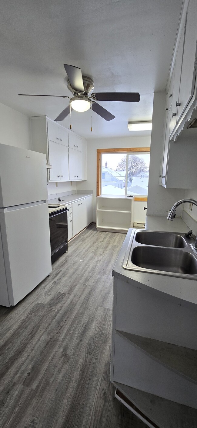 Building Photo - 1127 Dillingham Ave