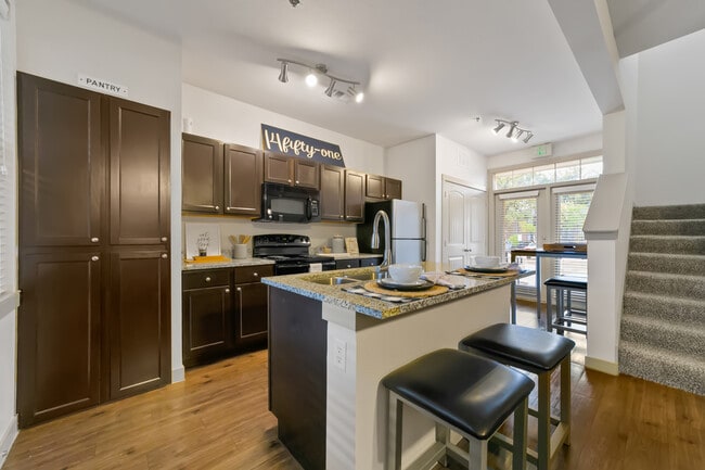 Individual Pantries - 14 Fifty-One ALL INCLUSIVE *Student Living*