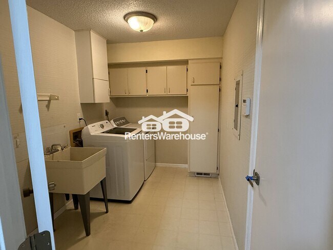 Foto del edificio - 7406 Cahill Rd