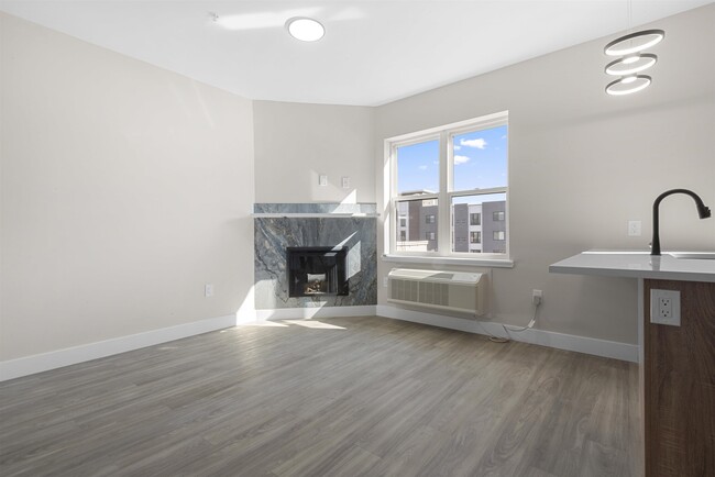 Building Photo - 212 70th St