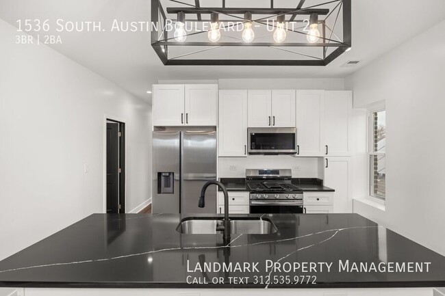 Building Photo - 1536 S Austin Blvd