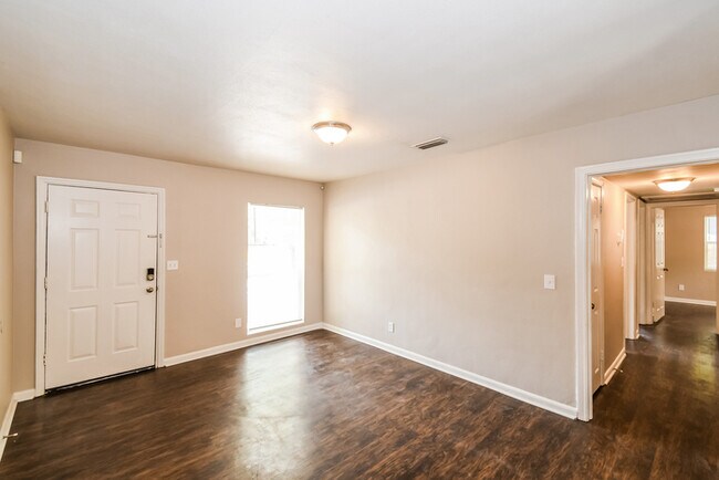 Foto del edificio - 6157 Cedar Hills Blvd