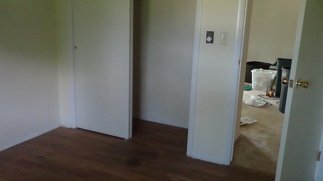 Foto del edificio - 12011-12013 Mead St