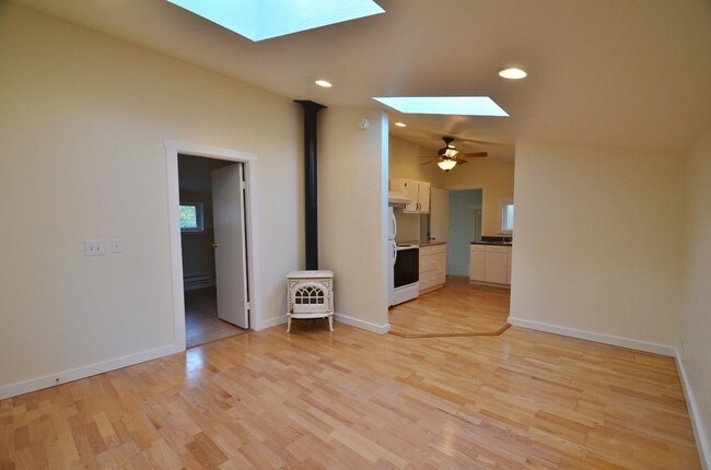 Building Photo - Charming San Geronimo Cottage