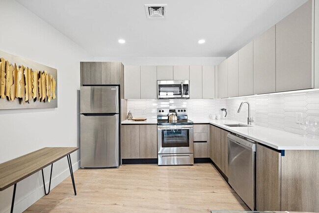 Building Photo - 144 Summit Ave