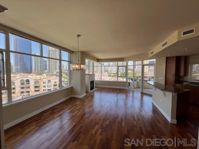 Foto del edificio - 700 W Harbor Dr