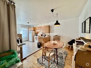 Building Photo - 5760 Av De Lorimier