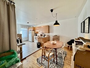 Building Photo - 5760 Av De Lorimier
