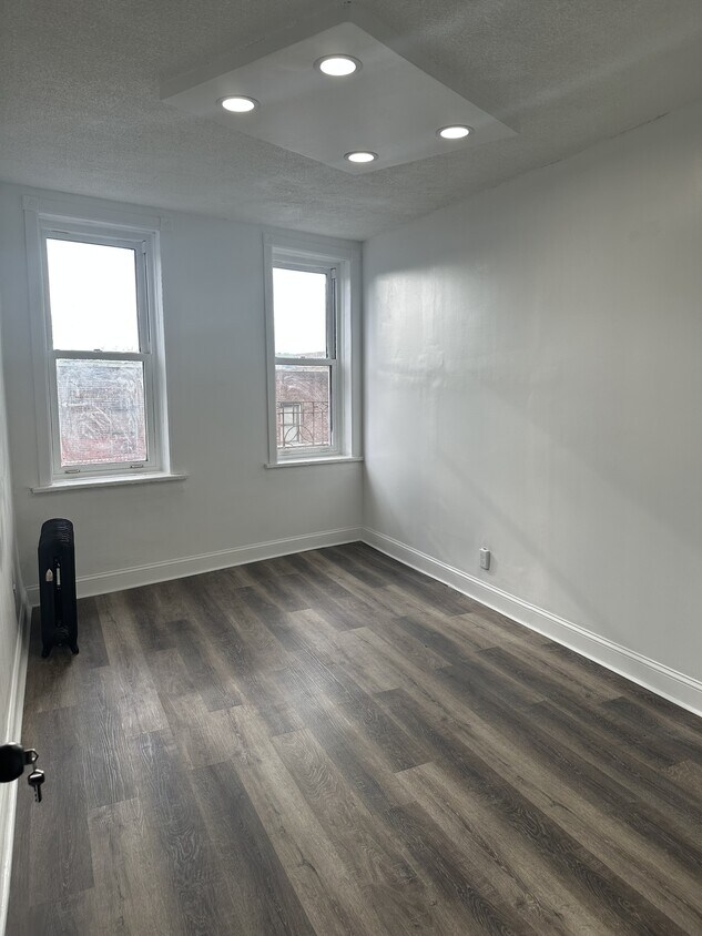 Building Photo - 154 Radford St