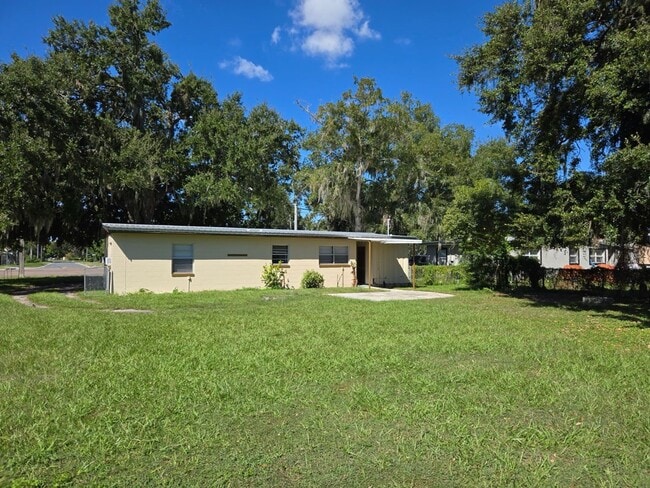 Building Photo - Charming 3-bedroom, 1-bathroom home locate...