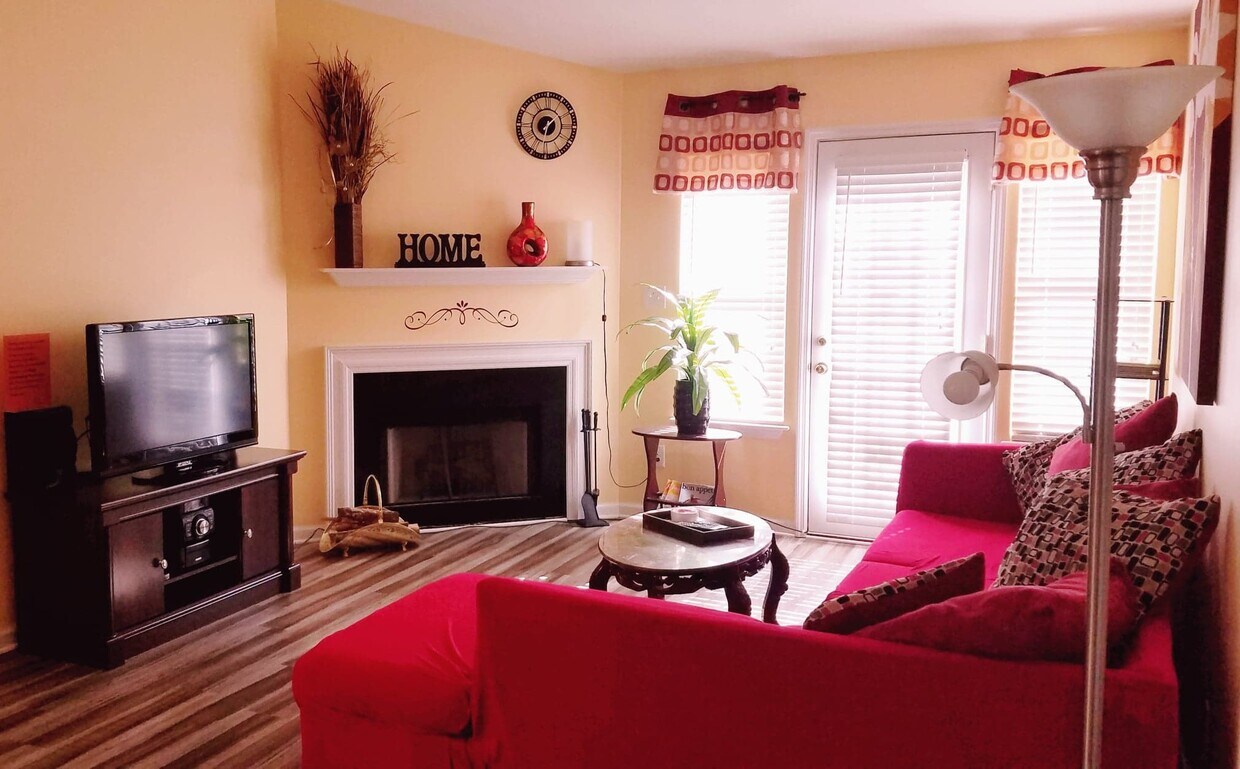Living room - 2006 Emerald Bay Dr