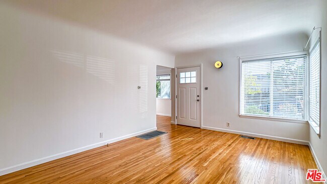 Foto del edificio - 4231 Gateway Ave