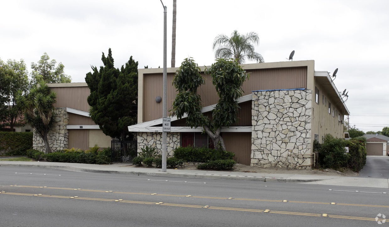Building Photo - 111-115 N East St