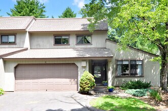 Building Photo - 16 Applewood Ln