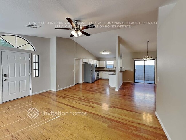 Building Photo - 8910 W Vale Dr