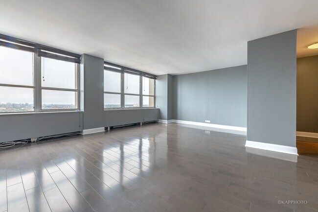 Foto del edificio - 655 W Irving Park Rd