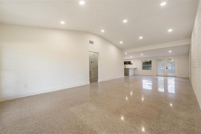 Foto del edificio - 11012 N Oregon Ave