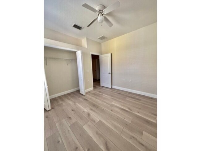 Building Photo - Annual-3 Bedroom 2.5 Bath Townhouse-Fort Myers