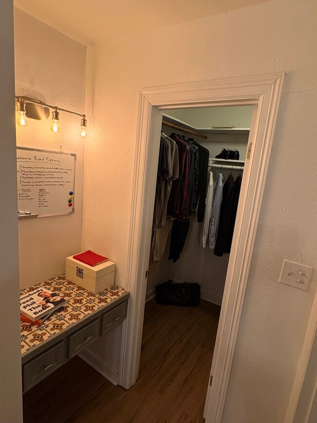 Building Photo - 2200 Bahama Rd