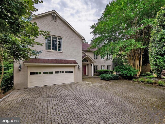 Foto del edificio - 6513 Kenhill Rd