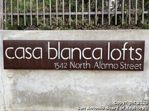 Building Photo - 1542 N Alamo St