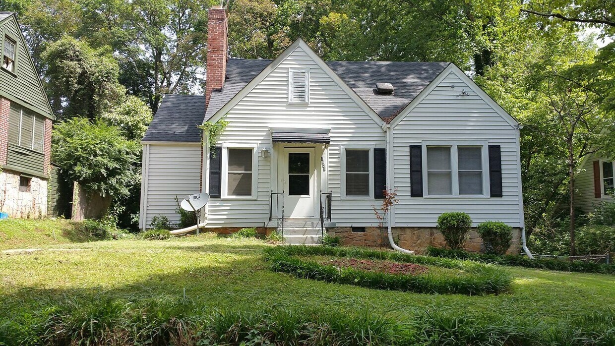 Primary Photo - Southern Charm Includes Loft and Basement ...
