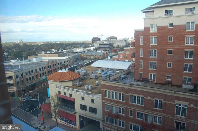 Building Photo - 1220 N Fillmore St