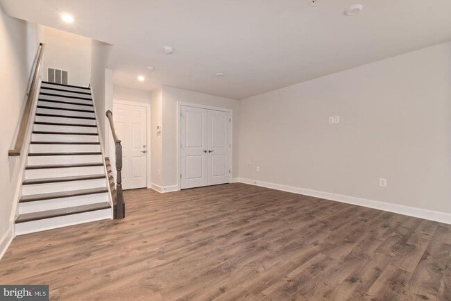 Building Photo - 289 Phoenix Dr