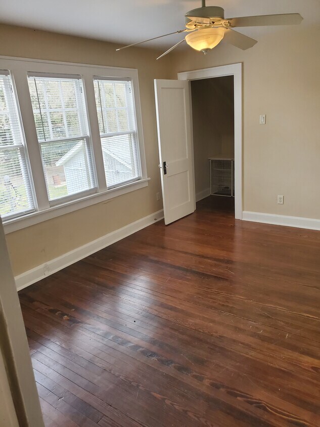 Foto principal - 1206 E 8th St