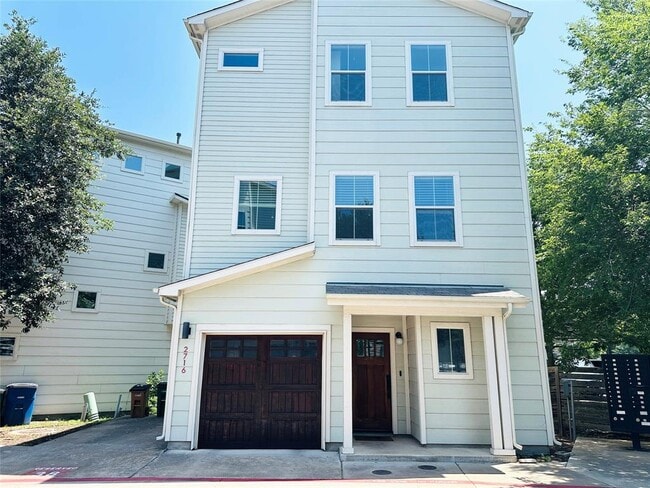 Building Photo - 2716 Halcyon Dr