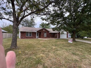 Building Photo - 2120 Limerick Ln